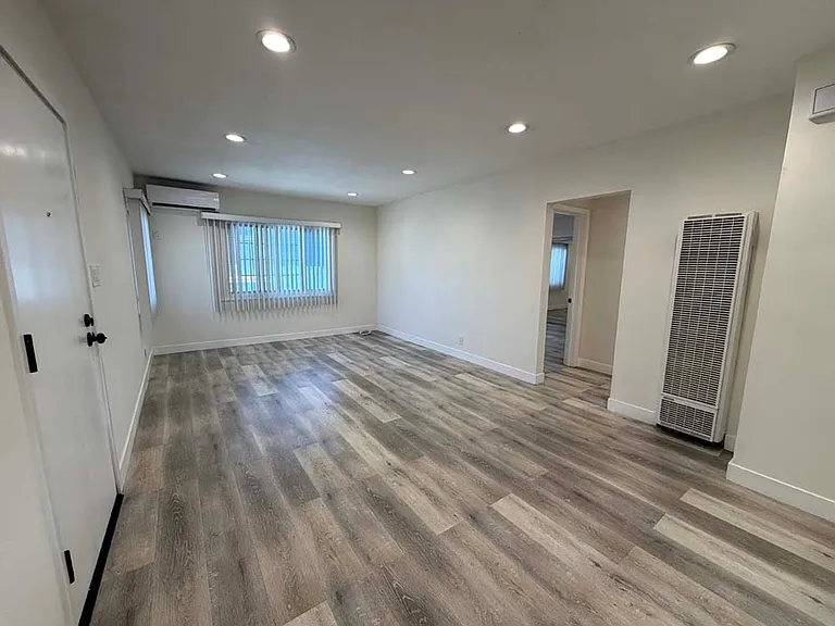 8818 Ramsgate Ave — Photo 2