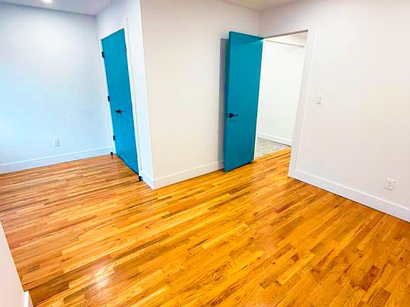 5th image of 114 Vanderveer St Floor 3