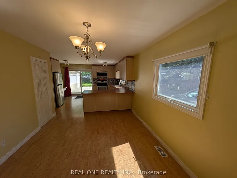 157 Bessborough Dr — Photo 9