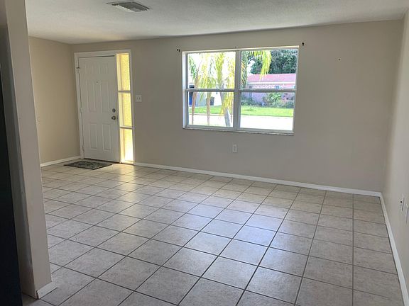 4th image of 3137 Salisbury Dr