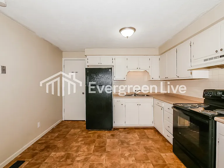 10402 Chris Dr — Photo 8