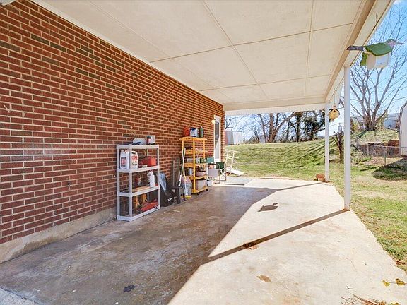 4th image of 212 Cherryhill Rd NW