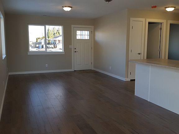 2nd image of 909 Sanford Ave