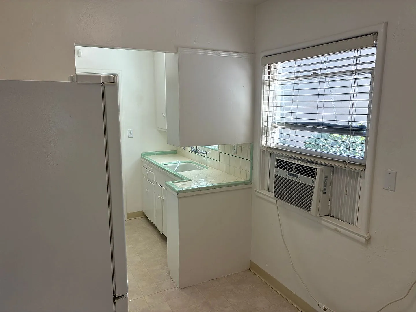 Charming Land Park 2/1 Apartment — Photo 4
