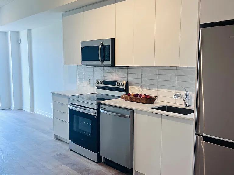 33 Erie Ave #402 — Photo 8