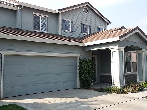2 Car Garage w/Wide Driveway