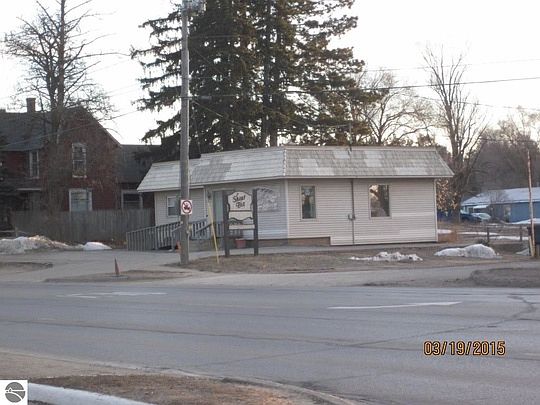 2nd image of 108 N Cedar St