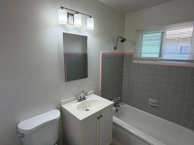 Spacious 2-bedroom apartment for rent — Photo 25