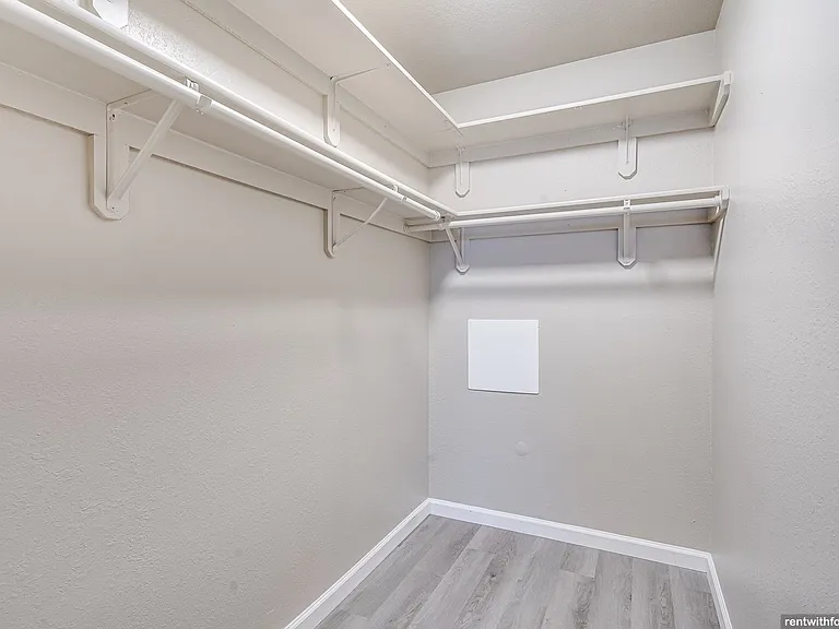 Stonecreek Apartments — Photo 25