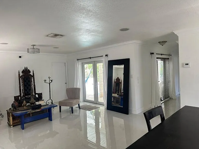 2645 Scott St — Photo 5