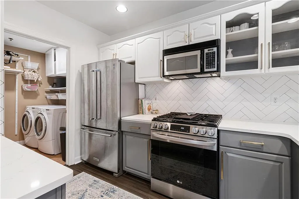 2 bed, 2.5 bath, 1758 sqft, $3,500 — Photo 4