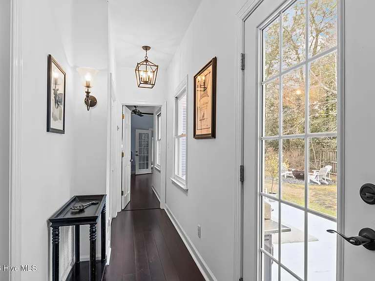 25 McLeod Rd — Photo 16
