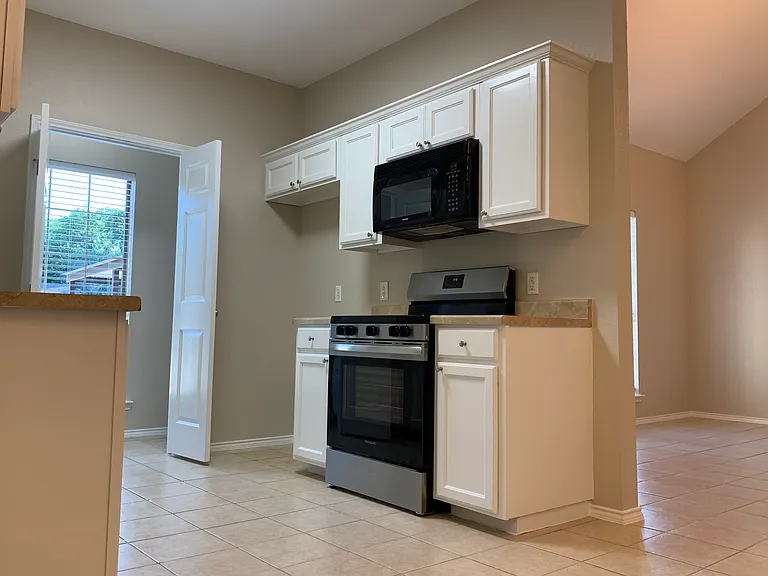 103 Lindas Creek Ln — Photo 10