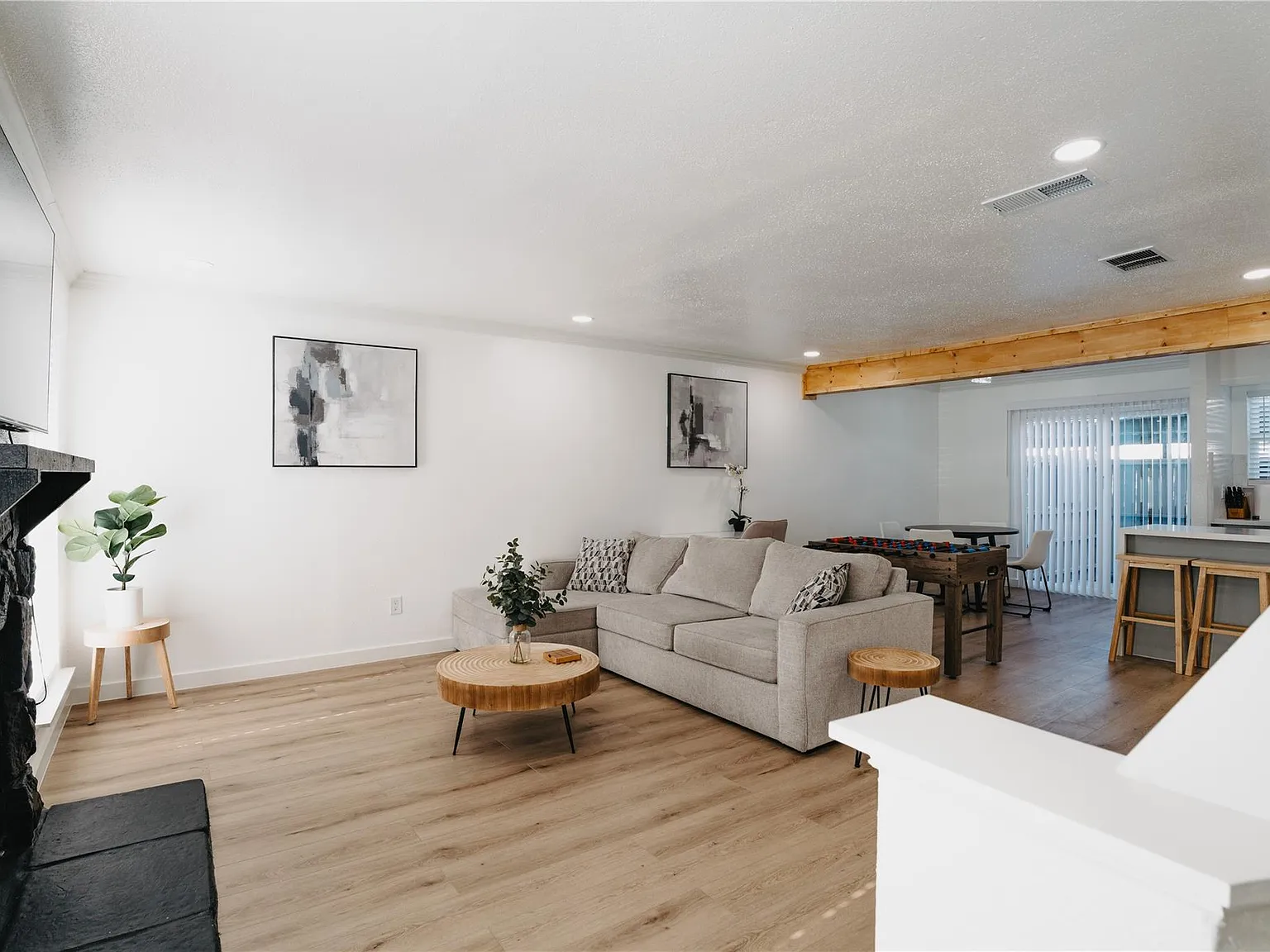 2 bed, 2.5 bath, 1218 sqft, $1,600 — Photo 1