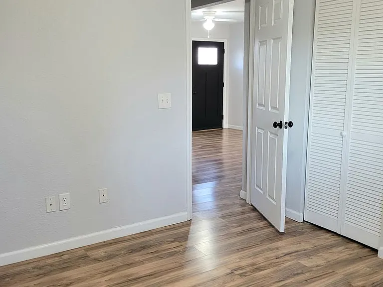 4062 Bruene Ave — Photo 17