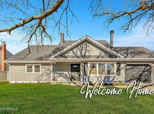 16 Lisa Dr, Hazlet, NJ 07730