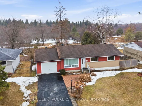 22 Parkside Cres, Ottawa, ON K2G 3B5
