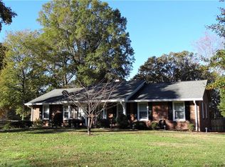 1120 Foxfire Rd, Kernersville, NC 27284