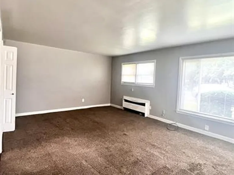 14924 Tireman — Photo 2