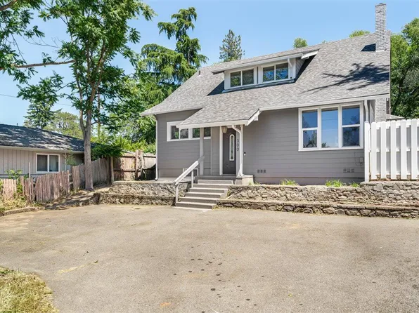 300 Sunrise Ave, Medford, OR 97504