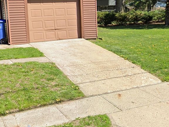 3rd image of 6018 Hickman Rd