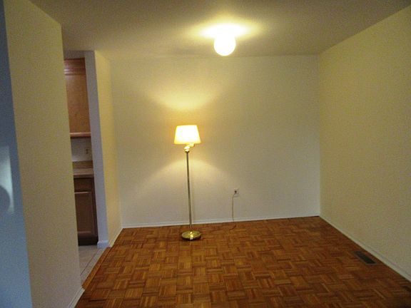 Dining Room Area to Kitchen