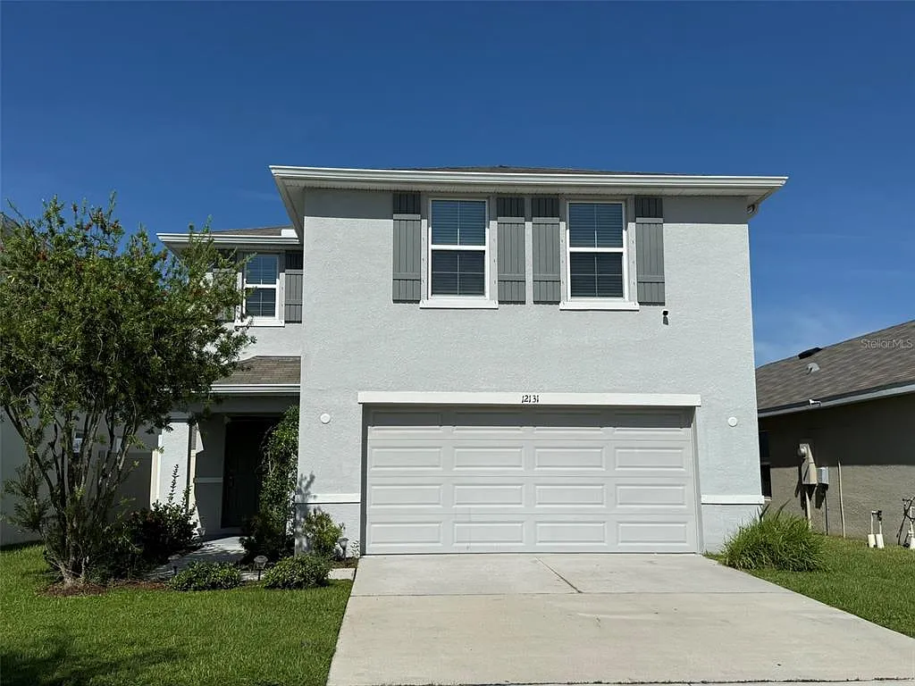4 bed, 2.5 bath, 2328 sqft, $2,700 — Photo 1