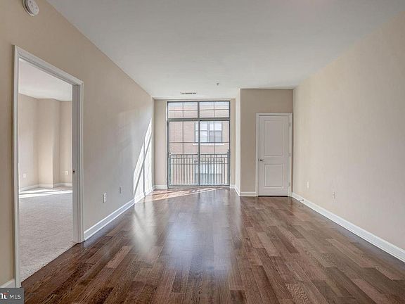 2nd image of 1111 25th St NW APT 923