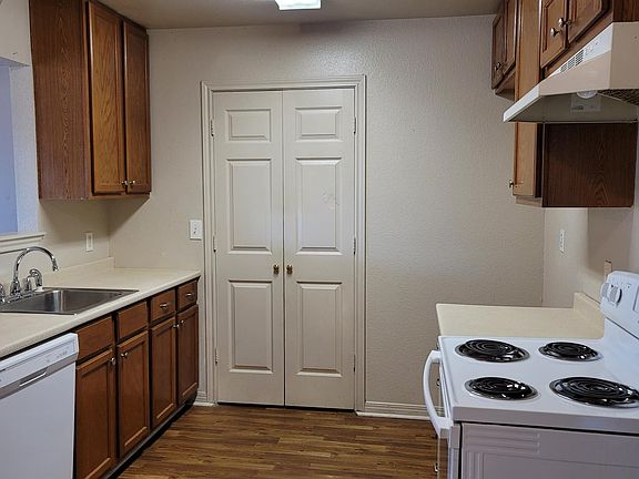 2nd image of 221 E Craven Ave