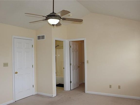3rd image of 3019 Ironwood Cir