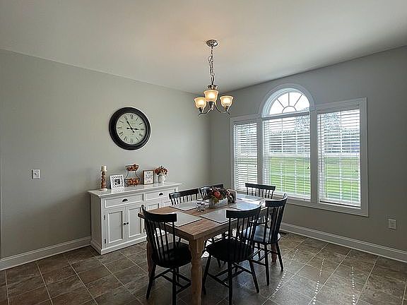 5th image of 20924 Woodlake Cir