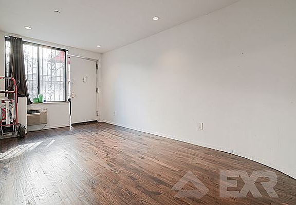 4th image of 530 W 47th St #1F