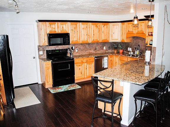3rd image of 5509 Crestwood Dr
