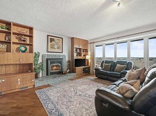 719 Blackthorn Rd NE, Calgary, AB T2K4Y1