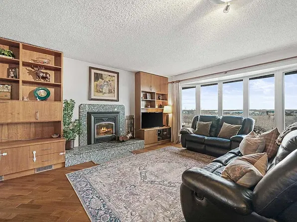 719 Blackthorn Rd NE, Calgary, AB T2K 4Y1