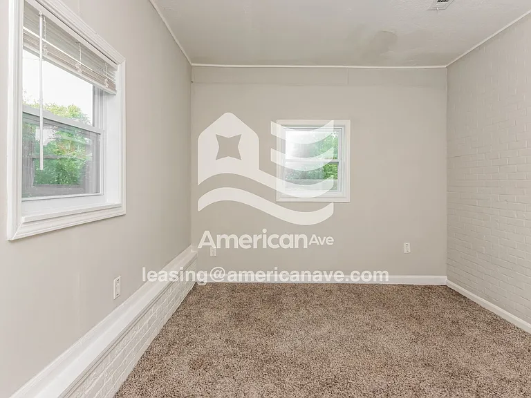 524791_003_living_room_13902432.jpg