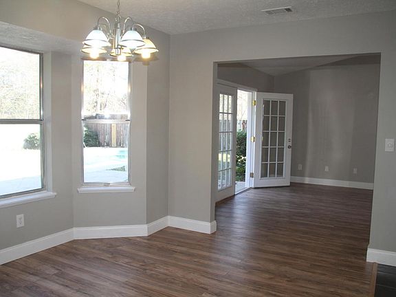 4th image of 734 E Pine Forest Dr