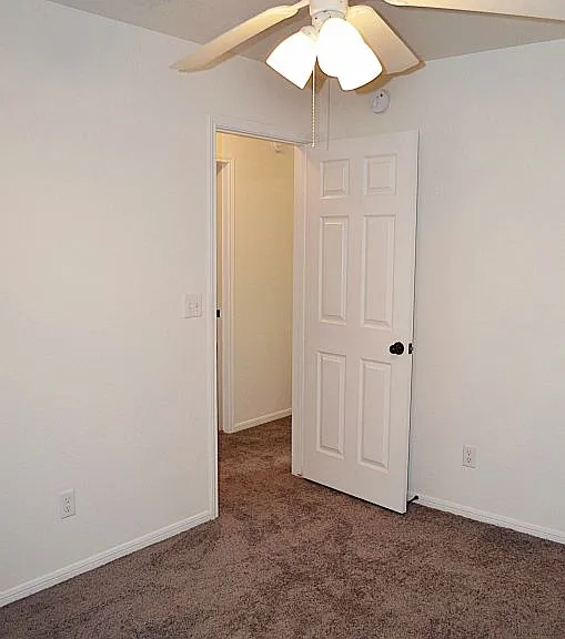 4902 Slate Ct — Photo 25