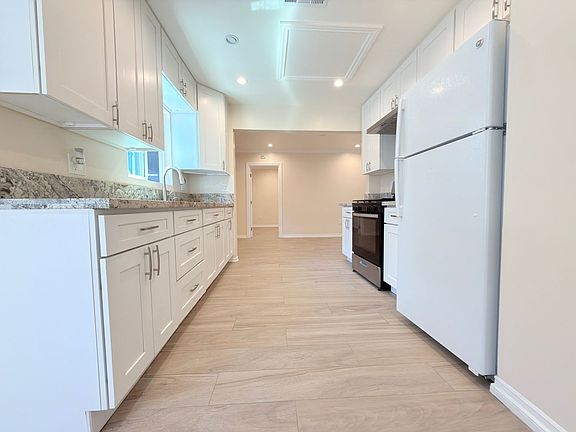 3rd image of 5227 Strohm Ave