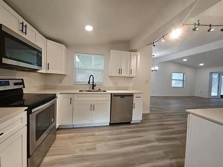 2816 S French Ave — Photo 9