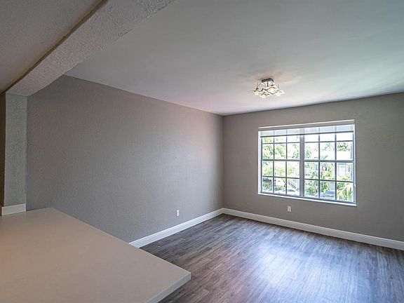 5th image of 700 Euclid Ave APT 209