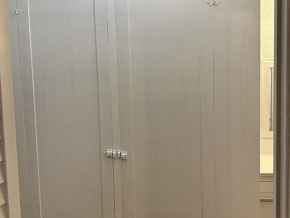 5th image of 213 S Jackson St #109