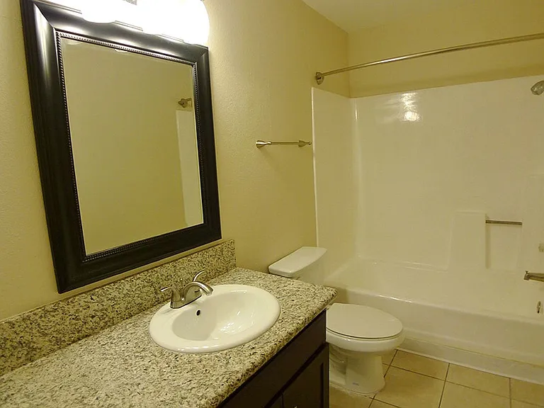 Villa De Adel Apts — Photo 185