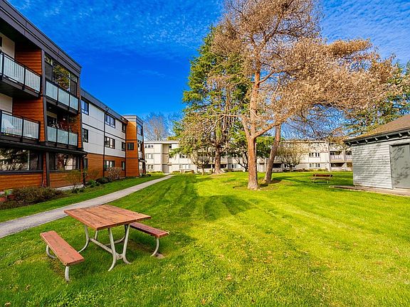 4th image of 3411 Springfield Dr #107
