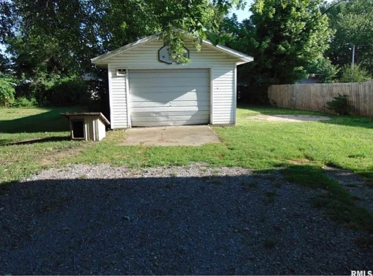 504 E Hill St — Photo 3