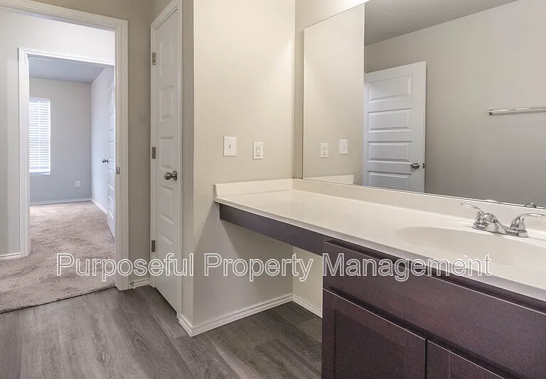 11608 NW 95th St — Photo 22