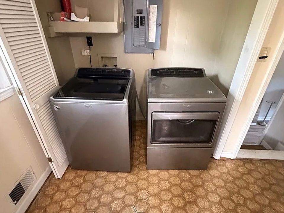 1st image of 22 Louise Ave