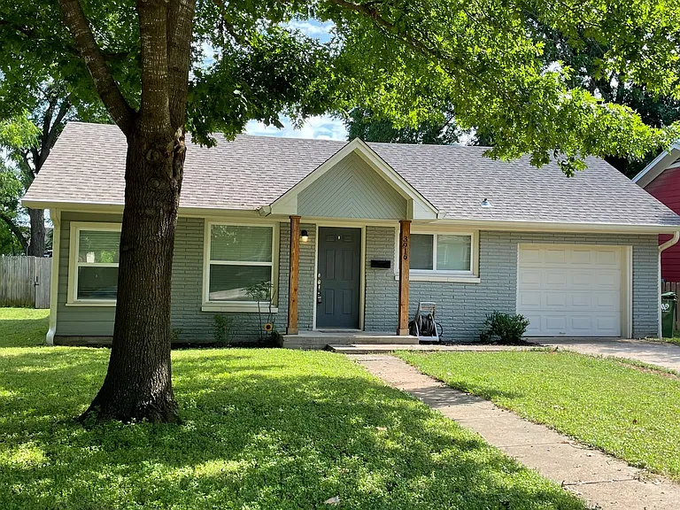 3916 Austin Ave — Photo 1