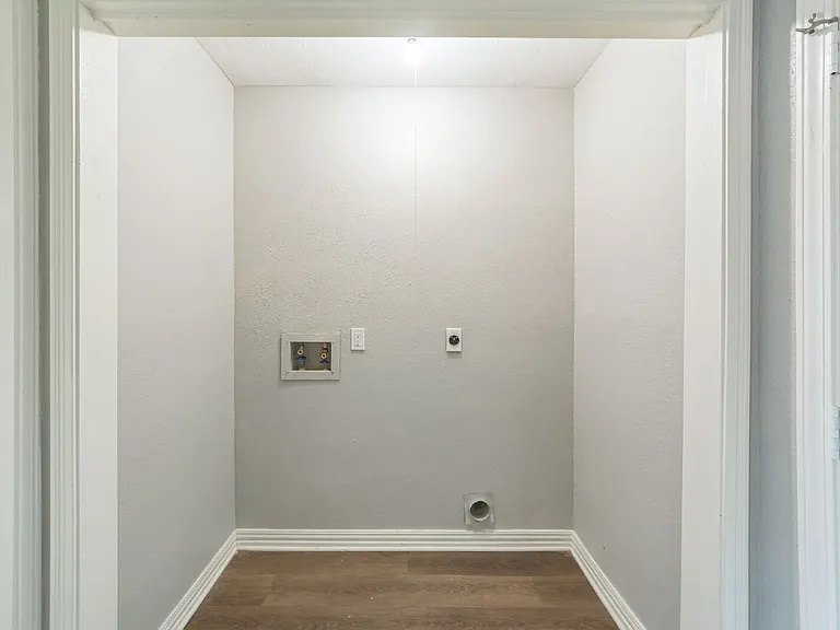 809 Willow Creek Dr — Photo 8