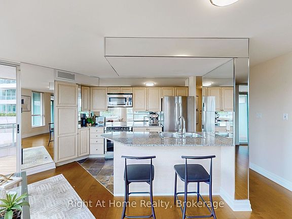 4th image of 228 Queens Quay W #209
